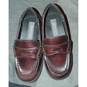 Kenneth Cole Reaction Penny Loafer Boys Size 8 1/2 Burgundy Leather Dress Shoes
